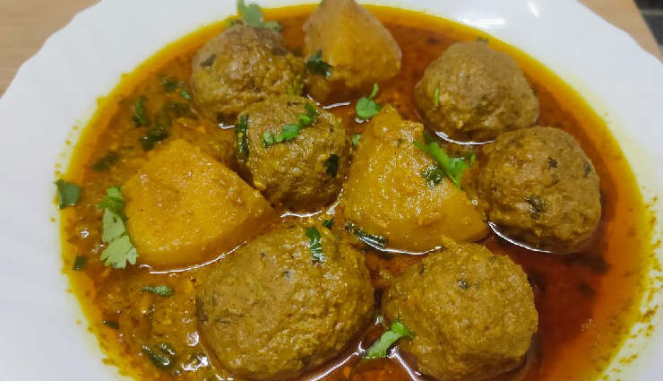 spicy aloo kofta recipe,homemade aloo kofta dish,delicious aloo kofta curry,how to make aloo kofta at home,aloo kofta gravy recipe,easy aloo kofta step-by-step,indian aloo kofta preparation,tasty potato kofta curry,aloo kofta dish for spice lovers,traditional aloo kofta dish