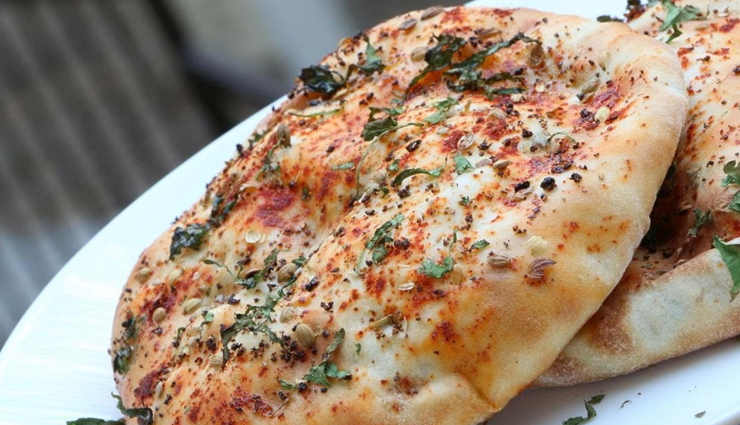 aloo kulcha,aloo recipe,kulcha recipe,snacks recipe,main course recipe