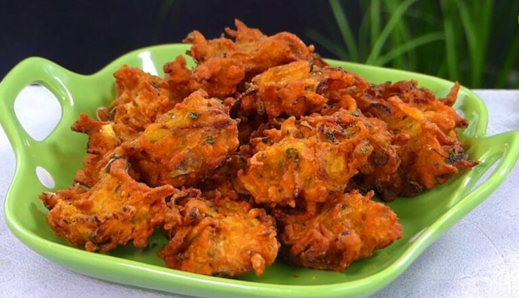 Recipe- India's Most Infamous Snack Aloo Pakora