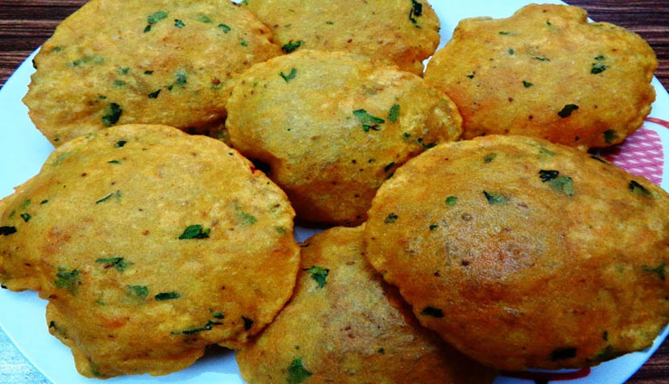 Rakhi 2018 : त्योंहार पर 'आलू की पूरी' बढाएगी आपके खाने का स्वाद #Recipe