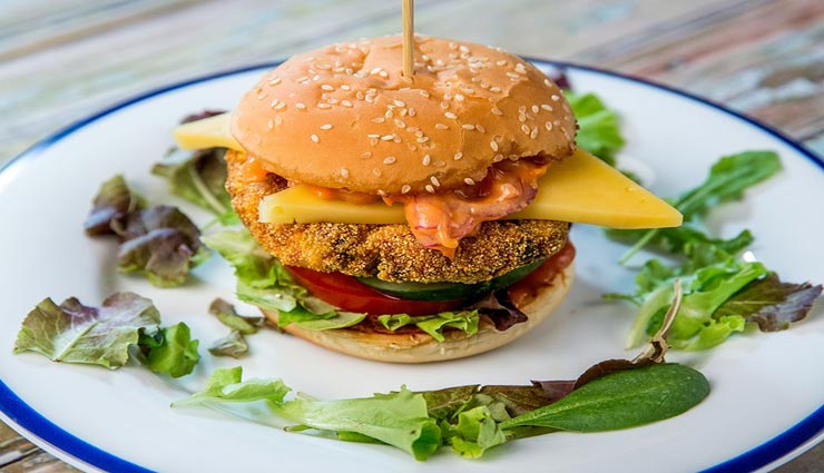 लॉकडाउन रेसिपी : बाजार जैसे 'आलू टिक्की बर्गर' का मजा लें घर पर