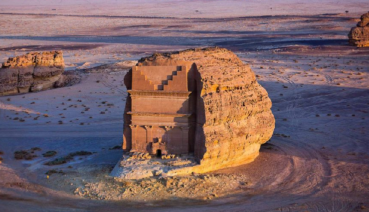 must-try activities in saudi arabia,things to do in saudi arabia,saudi arabia travel experiences,cultural attractions in saudi arabia,top tourist activities in saudi arabia,adventure in saudi arabia,saudi arabian landmarks to visit,saudi arabia historical sites,explore saudi arabia must-dos,saudi arabia travel recommendations