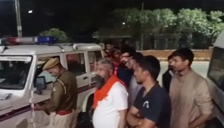 गौ-तस्करी का प्रयास: बदमाश गायों को इंजेक्शन लगा रहे थे, गौ-रक्षक पहुंचते ही 2 फरार, 1 गिरफ्तार