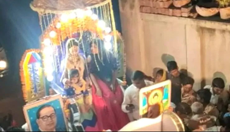 अनोखी शादी : बग्घी पर बैठकर दूल्हे को लेने पहुंची दुल्हन, मेहमानों को गिफ्ट में बाटे पौधे और किताबें