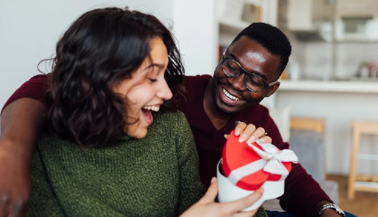 what love feels like,signs of falling in love,first-time love feelings,emotional signs of love,how to know youre in love,falling in love experience,understanding love,love emotions,intense love feelings,gentle love signs