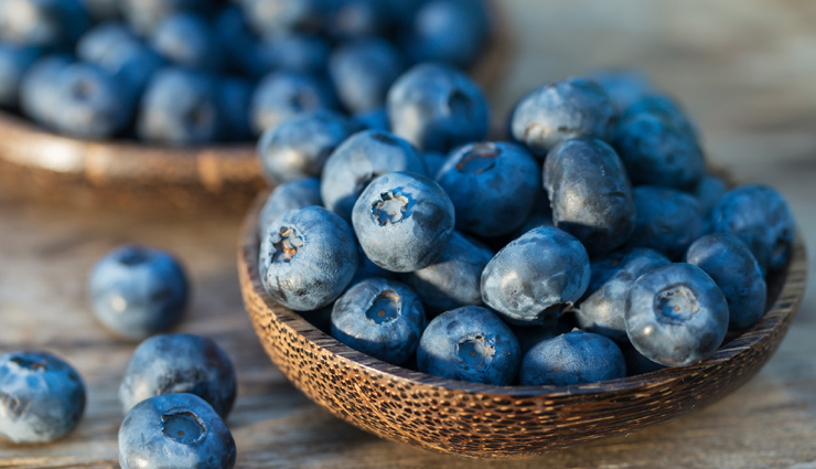 blueberries,green tea,kale and other green leafy vegetables,cinnamon,salmon,alzheimers disease,food to reduce risk of alzheimers disease,Health tips,fitness tips