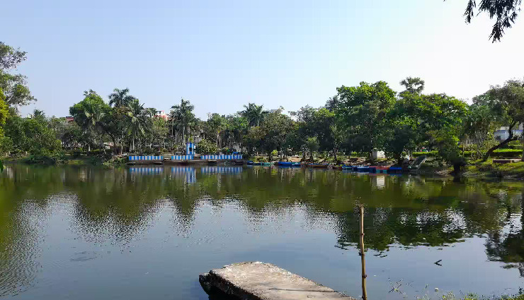 beautiful lakes in west bengal,mirik lake,jore pokhri lake,senchal lake,rasikbil lake,rabindra sarovar lake,santragachhi jheel,motijhil lake,benuka lake,amarabati lake,kolkata lake,kapil muni temple lake,samsing lake,bethuadahari lake,tajpur lake,west bengal tourism,scenic lakes,nature in west bengal,boating in west bengal lakes,top lakes to visit in west bengal