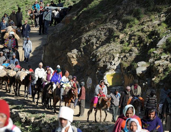 अमरनाथ तीर्थयात्रियों की बस दुर्घटनाग्रस्त, जम्मू-श्रीनगर हाईवे पर हुआ हादसा