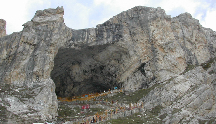 famous temples in himalayas,must-visit himalayan temples,top himalayan temples,sacred sites in himalayas,himalayan pilgrimage sites,spiritual places in himalayas,kedarnath temple visit,badrinath temple travel,vaishno devi pilgrimage,amarnath cave temple