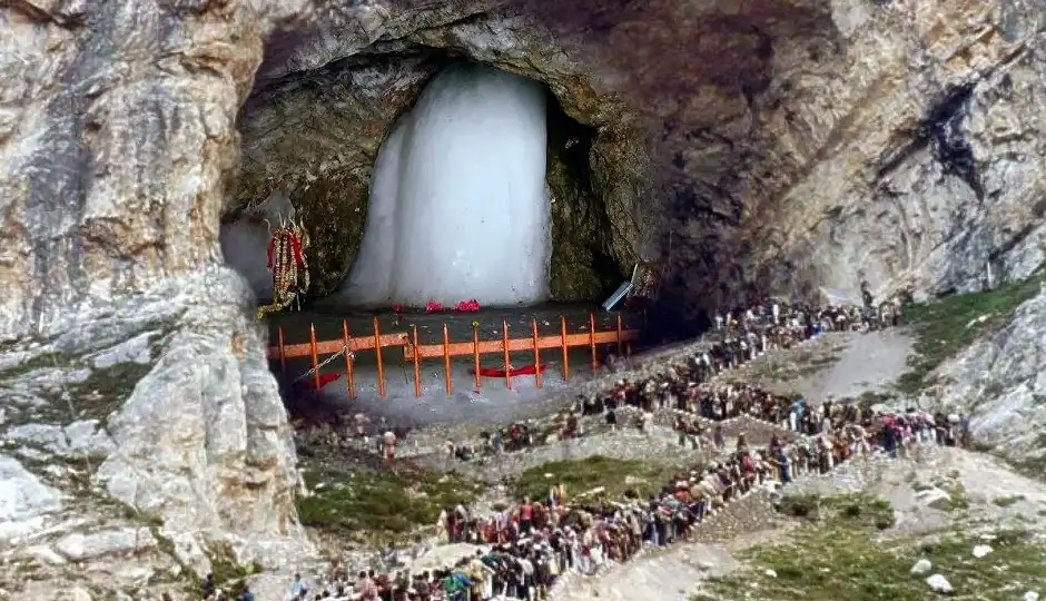Amarnath Yatra 2026: बारिश और बर्फबारी के बीच अमरनाथ यात्रा पर जा रहे हैं? बैग में जरूर रखें ये 15 जरूरी सामान