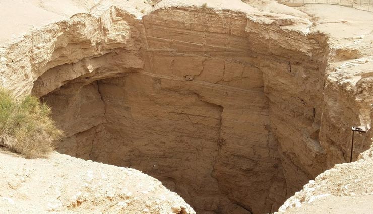weird news,weird hole,mysterious hole,saudi arabia,mysterious hole can not be filled up
