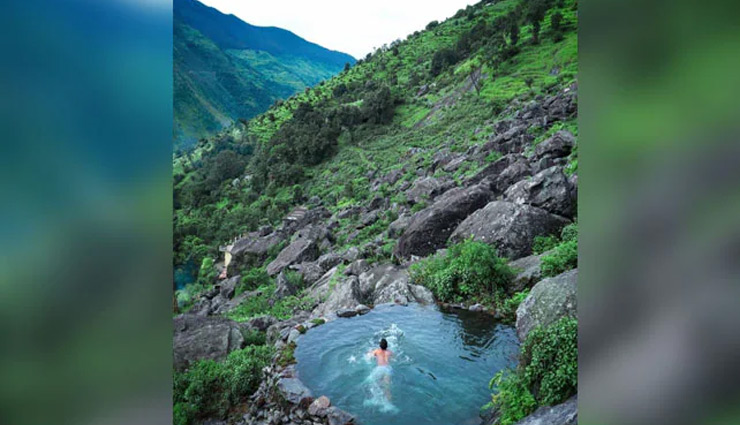 ‘पहाड़ पर बने पूल’ में तैरते हुए शख्स की शानदार फोटो हुई वायरल, आनंद महिंद्रा बोले- ये कौन सी जगह, मुझे भी जाना है