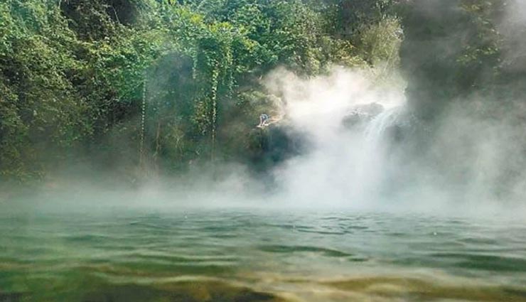 weird news,weird information,weird river,mysterious boiling river mayantuyacu,amazon forest river