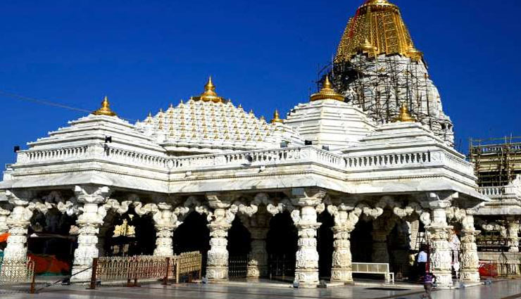 आध्यात्म के साथ प्राकृतिक सुंदरता का अहसास करवाता हैं  अम्बाजी-देवी का घर