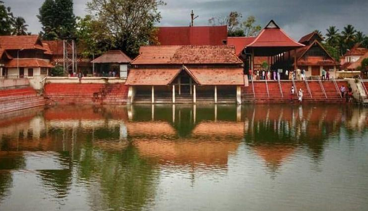 alleppey monsoon travel,best places to visit in alleppey during monsoon,rainy season attractions in kerala,alleppey backwaters in monsoon,monsoon tourism in kerala,off-season travel in alleppey,alleppey houseboat experience,alleppey beach in monsoon,waterfalls in alleppey,monsoon activities in alleppey