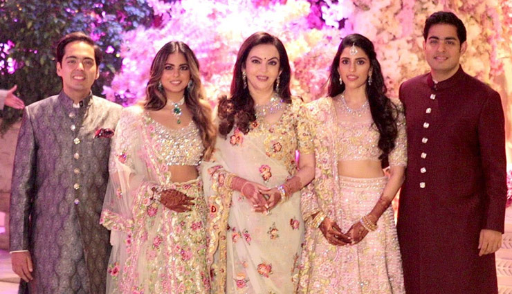 VIDEO Ganesh Chaturthi 2019- Invitation Gets Viral on social media for Celebration at Ambai House