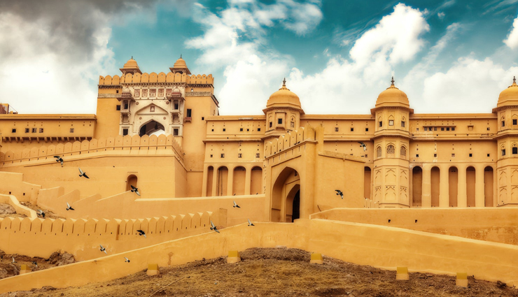 historical places of india,taj mahal,qutub minar,agra fort,amer fort,red fort,humayuns tomb,fatehpuri sikri,travel,holidays,travel guide