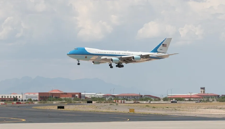 ट्रंप की सुरक्षा में सेंध! उड़ान से पहले एयरस्पेस में घुसा संदिग्ध विमान, मचा हड़कंप