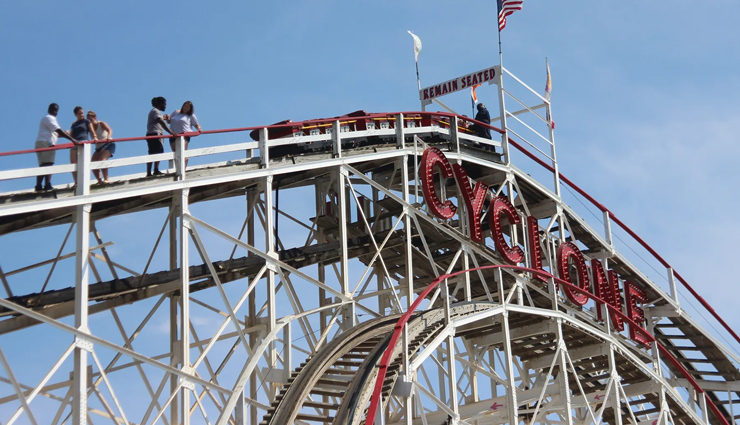 america,things to do in america,places to visit in america,baseball at fenway park,boston,massachusetts,country music,nashville,tennessee,cable cars,san francisco,california,hot dogs and roller coasters,coney island,new york,bourbon and horse country,kentucky