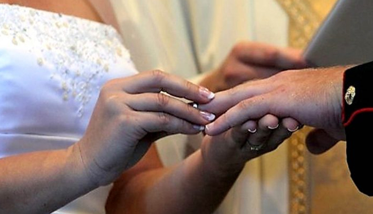 दुनियाभर में व्याप्त हैं शादी से जुड़ी ये अजीबो गरीब परंपराएं, आप भी रह जाएंगे हैरान wedding traditions around the world,global wedding customs,international wedding rituals,cultural wedding traditions,traditional weddings worldwide,unique marriage customs from different countries,diversity of wedding traditions,multicultural wedding practices,global marriage celebrations,traditional wedding ceremonies around the globe