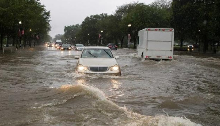 अमेरिका में भारी बारिश से सड़कें बनीं नद‍ियां, व्हाइट हाउस में भरा पानी
