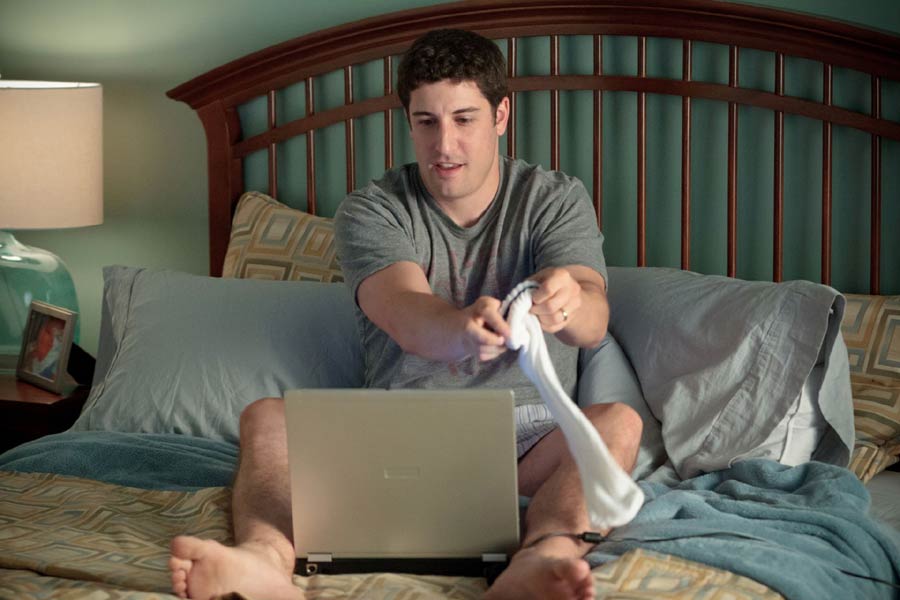 bollywood,masturbation scenes,movies,sonam kapoor,Kareena Kapoor,veere di wedding movie,swara bhaskar masturbation scene