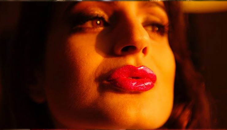 अमीषा पटेल ने अपने सोशल अकाउंट पर शेयर की बेहद सेक्सी फोटो, देखे