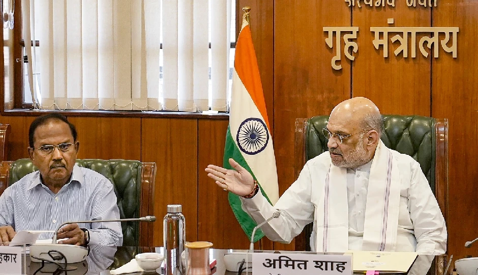 लाल किला धमाके के बाद केंद्र सरकार अलर्ट मोड में, गृह मंत्री अमित शाह ने बुलाई उच्चस्तरीय बैठक – गुजरात दौरा किया रद्द