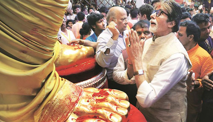 Ganesh Chaturthi 2018 : 'लालबागचा राजा' का आशीर्वाद लेने पहुंचे सदी के महानायक अमिताभ बच्चन, देखें वीडियो 