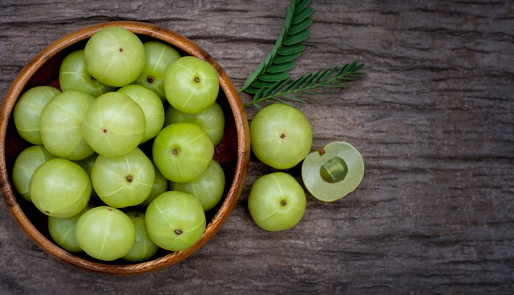 6 Benefits of Using Amla For Skin and Hair