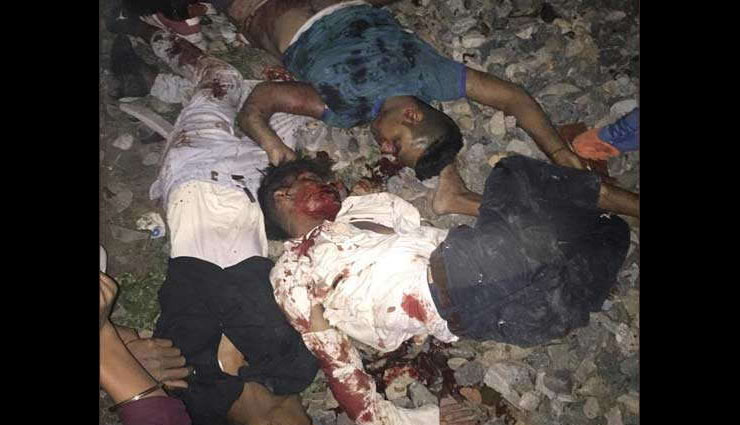 अमृतसर ट्रेन हादसा : एक दिन बाद भी बेटे की लाश का बाकी हिस्सा तलाश रहा है यह परिवार, हादसे से जुड़ी कुछ तस्वीरें dussehra crowd,amritsar train accident,train accident,amritsar accident,amritsar,amritsar train,punjab,train accident photos