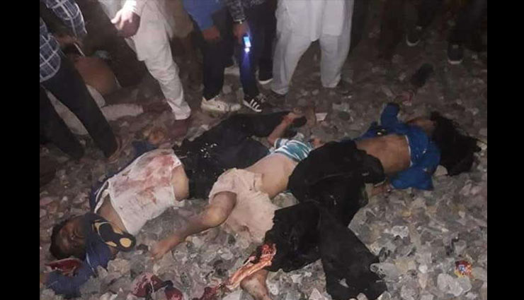 अमृतसर ट्रेन हादसा : एक दिन बाद भी बेटे की लाश का बाकी हिस्सा तलाश रहा है यह परिवार, हादसे से जुड़ी कुछ तस्वीरें dussehra crowd,amritsar train accident,train accident,amritsar accident,amritsar,amritsar train,punjab,train accident photos