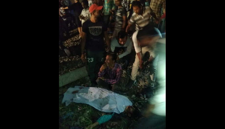 अमृतसर ट्रेन हादसा : एक दिन बाद भी बेटे की लाश का बाकी हिस्सा तलाश रहा है यह परिवार, हादसे से जुड़ी कुछ तस्वीरें dussehra crowd,amritsar train accident,train accident,amritsar accident,amritsar,amritsar train,punjab,train accident photos