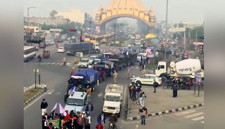 किसानों का अमृतसर से दिल्ली कूच, 700 ट्रैक्टर-ट्रॉलियों में रवाना हुए 50 हजार किसान-मजदूर