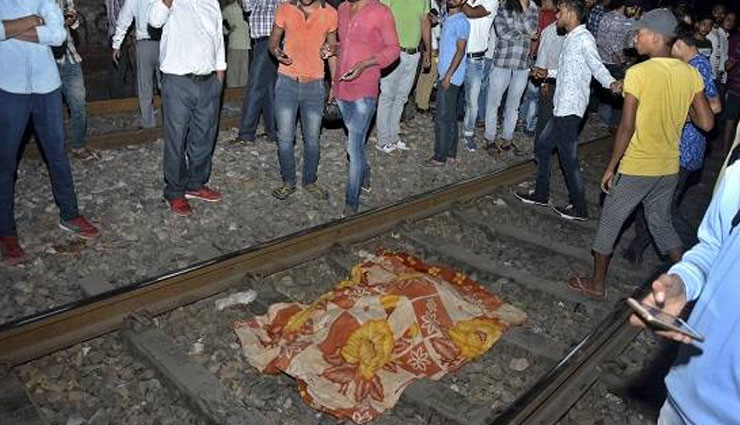 amritsar train accident,dussehra,ravana,people died,fire at dussehra,amrtisar train accident,photos,dussehra 2019,news,news in hindi , अमृतसर,दशहरा