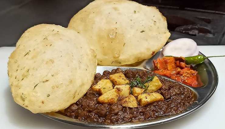 अमृतसरी छोले भटूरे : घर पर ही आसानी से तैयार कर सकते हैं पंजाब का यह फेमस स्ट्रीट फूड #Recipe amritsari chole bhature,amritsari chole bhature tasty,amritsari chole bhature spicy dish,amritsari chole bhature home,amritsari chole bhature food lovers,amritsari chole bhature ingredients,amritsari chole bhature recipe,amritsari chole bhature punjabi street food