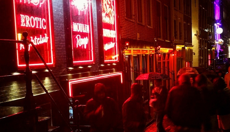 fathers day 2023,nightlife with father,partyholic father,places to enjoy nightlife with dad,fathers day party destinations,vibrant nightlife for father and child,nightlife experiences with dad,celebrating fathers day in style,nightlife hotspots for father and son,creating memorable moments on fathers day