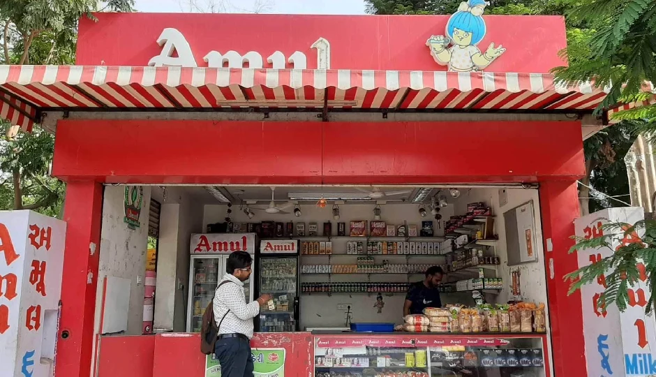 अमूल ने घटाई 700 से ज्यादा प्रोडक्ट्स की कीमत, घी-मक्खन से लेकर आइसक्रीम तक उपभोक्ताओं को मिलेगा फायदा