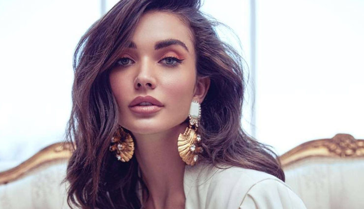 PICS- Amy Jackson flaunts baby bump in maternity shoot