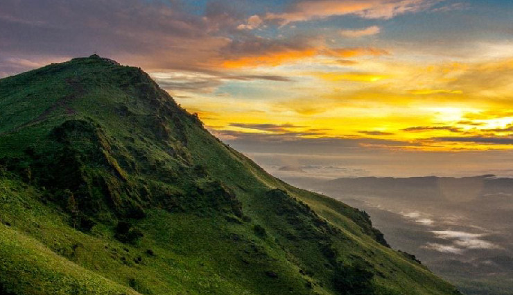 highest mountain peaks in india,top indian mountains,kanchenjunga peak,kamet peak,saltoro kangri,mamostong kangri,trisul peak,abi gamin,mount nanda devi,hardeol peak,anamudi peak,doddabetta peak,mountain trekking india