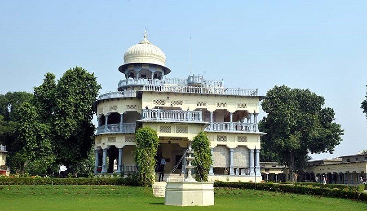 visiting maha kumbh 2025,places to visit in prayagraj,maha kumbh attractions,prayagraj tourist spots,triveni sangam,khusro bagh,anand bhavan,allahabad museum,jawahar planetarium,allahabad fort,chandrashekhar azad park,all saints cathedral,swaraj bhavan,akshayavat