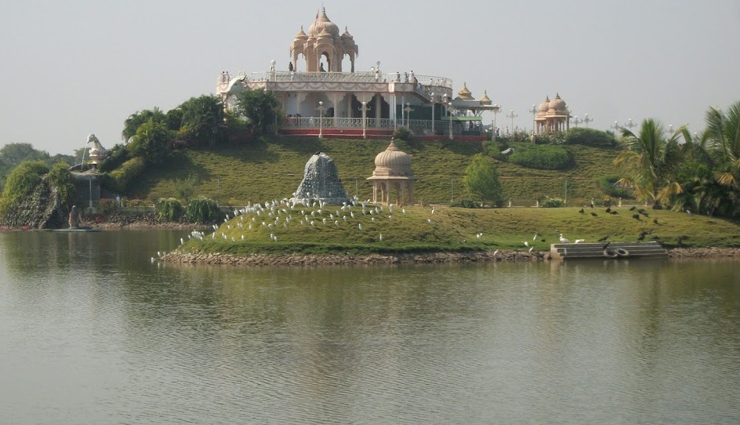 banswara city palace,rajasthan heritage,historic architecture,mahi dam,banswara water reservoir,scenic lake view,talwara fort,historical forts,banswara heritage,chheench waterfalls,scenic beauty,nature retreat,diablab lake,banswara lakes,bird watching,raj mandir,historical monument,architecture
    kagdi pick-up weir,banswara water weir,irrigation structure,madareshwar temple,hindu temples,religious tourism,ram kund,banswara holy pond,pilgrimage site,bhim kund,banswara bathing ghats,religious rituals