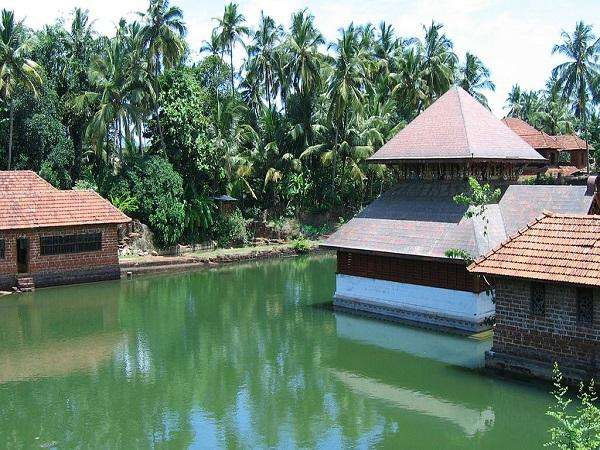 ananthapura lake temple,kerala,holidays,travel