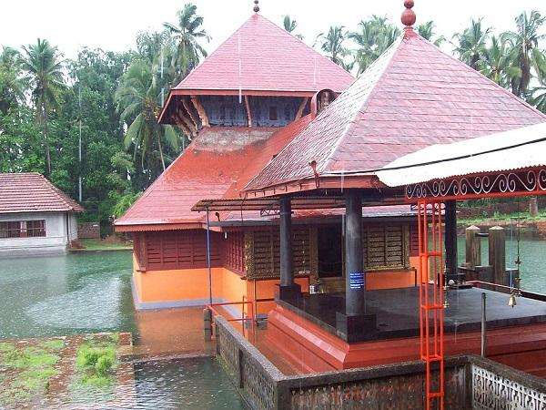 ananthapura lake temple,kerala,holidays,travel ,केरल,अनंतपुर मंदिर,कासरगोड,झील मंदिर
