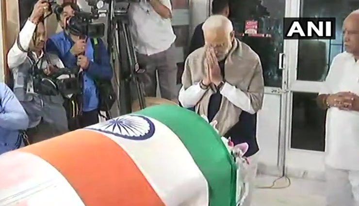 अनंत कुमार का दोपहर बाद होगा अंतिम संस्कार, बीजेपी नेताओं और कार्यकर्ताओं ने दी श्रद्धांजलि cremation of ananth kumar,bjp,bjp leader ananth kumar,bengaluru south,bjp in karnataka,ananth ji,rajnath singh