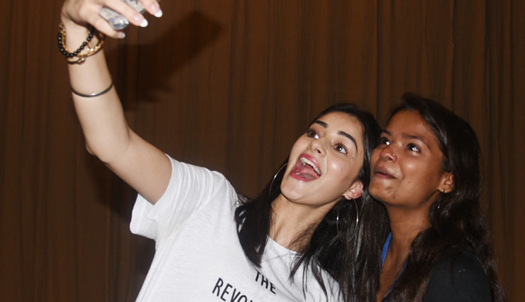 ananya pandey,so postive campaign,ananya pandey on social media,ananya pandey films,ananya pandey in lucknow,ananya pandey,pati patni aur woh,ananya pandey news in hindi,entertainment,bollywood news in hindi