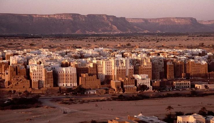 यहां की गगनचुंबी इमारतें बनी है सिर्फ मिट्टी से, देखकर रह जाएंगे चकित weird news,weird place,ancient mud skyscraper city,shibam