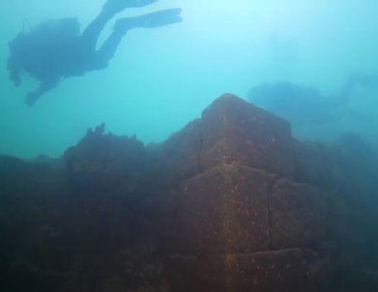PHOTOS - बड़ी खोज : मध्य पूर्व की दूसरी सबसे बड़ी झील की गहराई में मिला एक महल