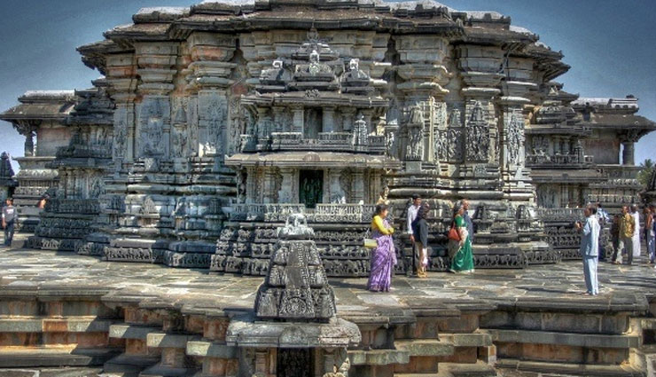 ancient temples,ancient temples in india,india,brihadeeswarar temple,thanjavur,tungnath temple,tungnath,virupaksha temple,hampi,chausath yogini temple,jabalpur,sun temple,modhera