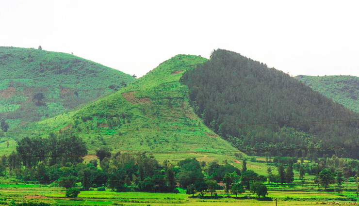 andhra pradesh,places to visit in andhra pradesh,tourist destinations in andhra pradesh,araku valley,talakona waterfall,rama krishna beach,borra caves,belum caves,kondareddy buruju